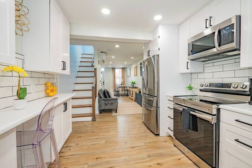 ثلاجة، ميكروويف، فرن، موقد طهي مسطح