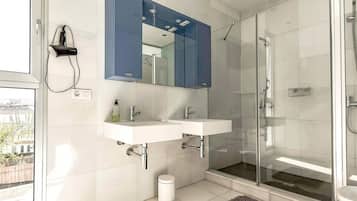 Villa | Bathroom