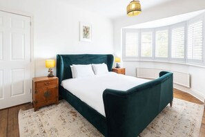 4 bedrooms, desk, iron/ironing board, WiFi