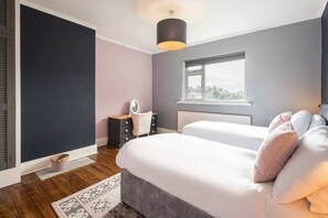 4 bedrooms, iron/ironing board, WiFi, bed sheets