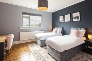 4 slaapkamers, een strijkplank/strijkijzer, wifi, beddengoed