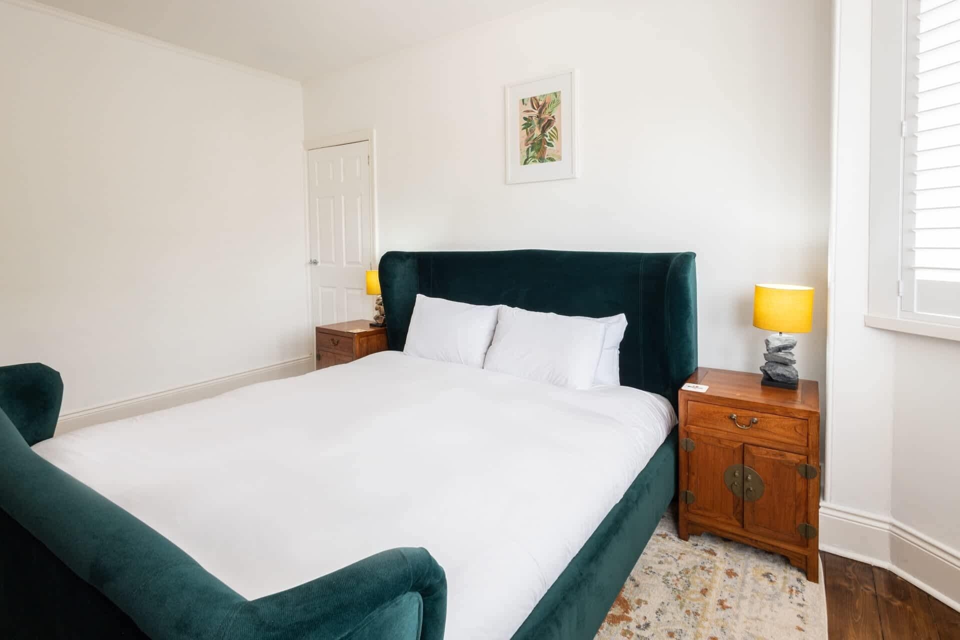 4 bedrooms, desk, iron/ironing board, WiFi