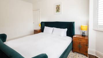 4 bedrooms, desk, iron/ironing board, WiFi