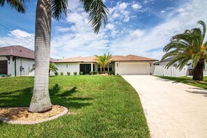 Exterior - Pelican Point Family Fun and Heated Pool (Cape Coral)