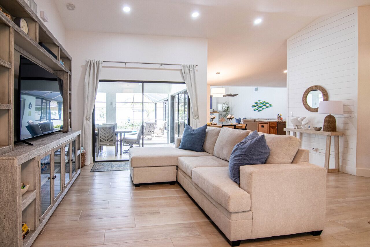 Smart TV, fireplace, video games, books