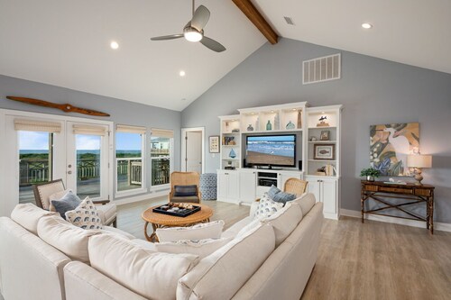 Crystal Villa - Beautiful 3 bedroom home close to beach with great Gulf Views