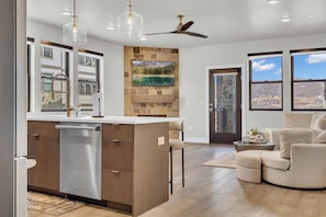 Interior - Gorgeous, brand new condo within minutes of skiing and boating! Great Views! (Deer Valley)