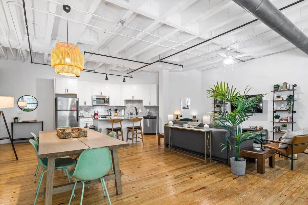 Spacious Two Bedroom Loft in Central Midtown!