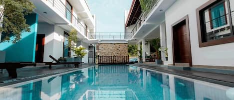 Outdoor pool, open 9:00 AM to 10:00 PM, pool loungers