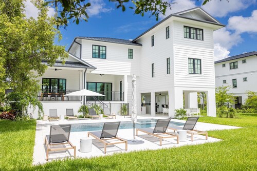 Larkshine House at Lunara Bay