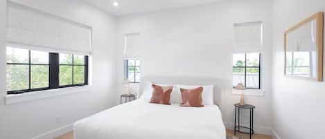 8 bedrooms, iron/ironing board, WiFi, bed sheets