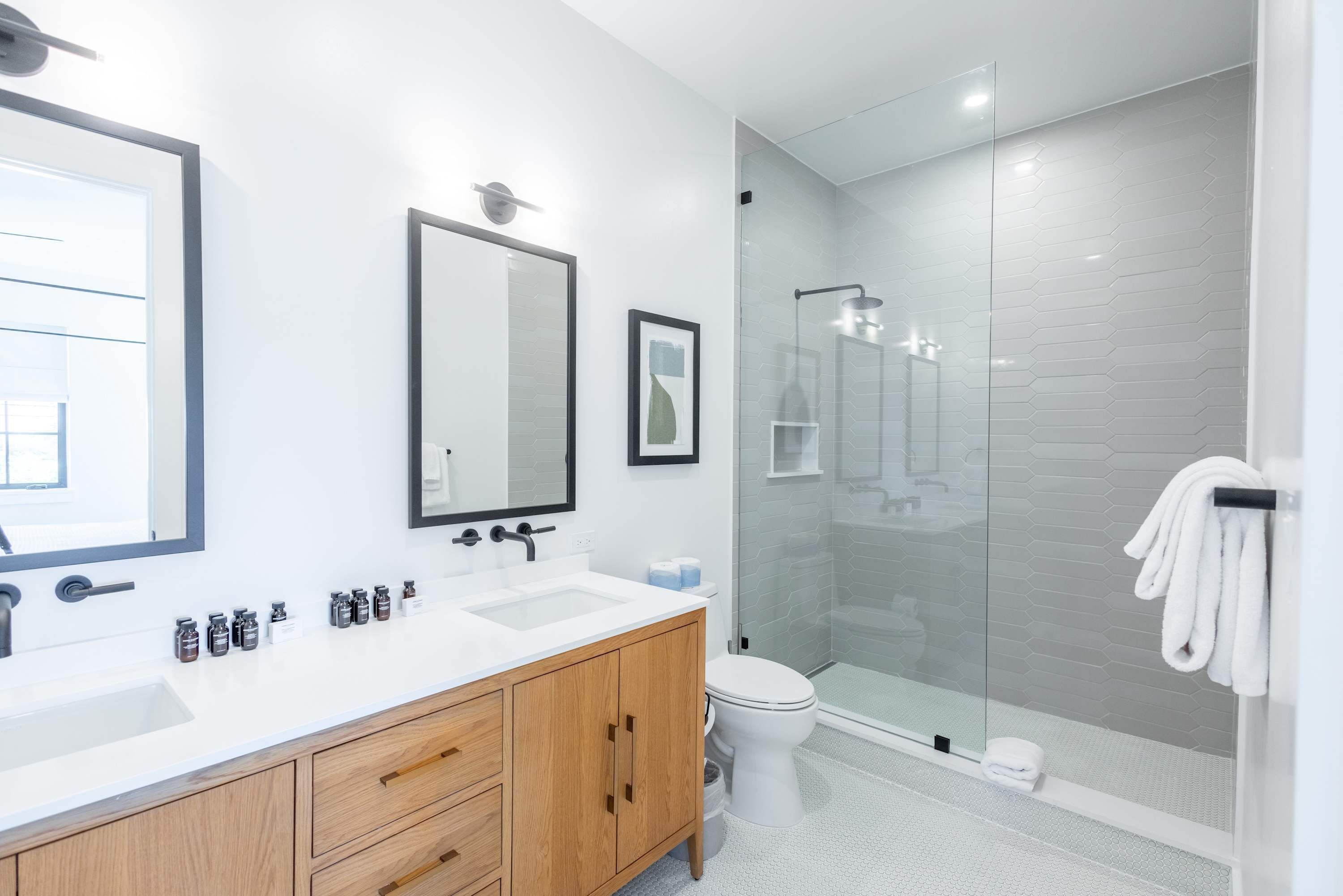 Shower, hair dryer, towels, shampoo