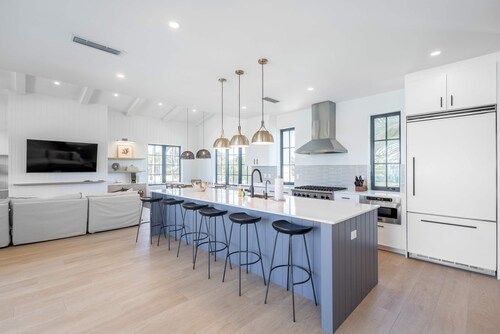 Larkshine House at Lunara Bay