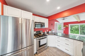 Rumah, 4 kamar tidur | Dapur pribadi | Lemari es, oven, mesin pembuat kopi/teh, dan ketel listrik