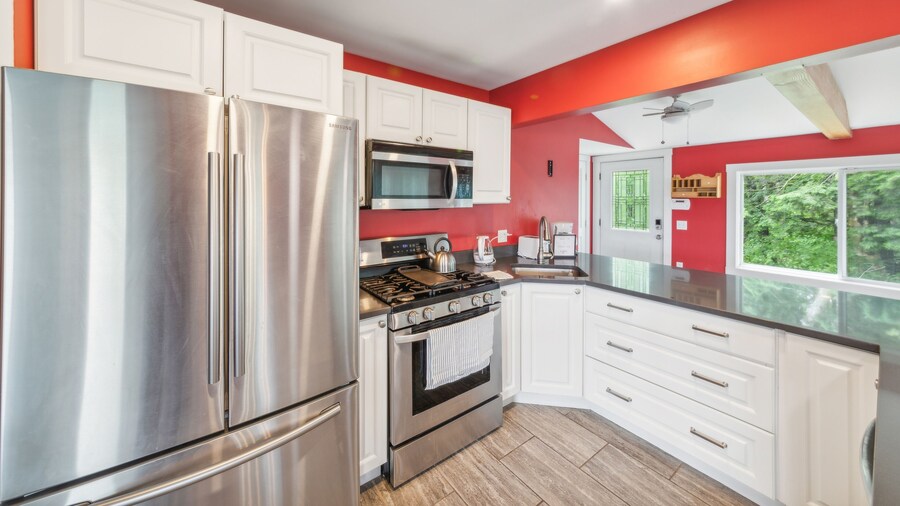 Stowe Retreat Mountain Views & Fenced Backyard by RedAwning