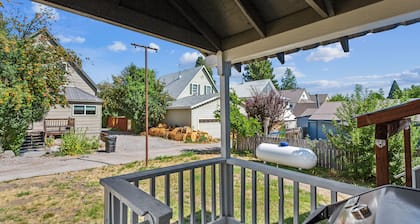Charming Downtown Mccloud Retreat 2 Bedroom Home