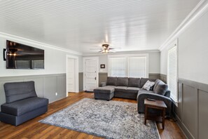 House, 2 Bedrooms | Living area | Smart TV, streaming services - Charming Downtown Mccloud Retreat 2 Bedroom Home by RedAwning (McCloud)