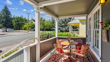 House, 2 Bedrooms | Outdoor dining