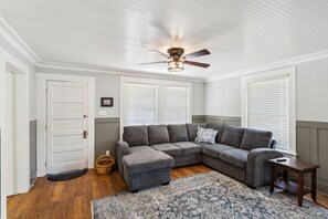 Hus, 2 soverom | Oppholdsområde | Smart-TV og strømmetjenester