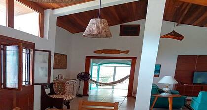 Curta a Natureza da Praia de Fortaleza Nesta Confortável Casa a 50m da Praia