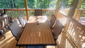 House, 2 Bedrooms | Outdoor dining