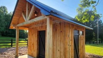 House, 2 Bedrooms | Exterior