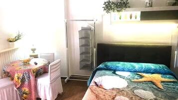 4 Schlafzimmer, BĂŒgeleisen/BĂŒgelbrett, kostenloses WLAN, BettwĂ€sche