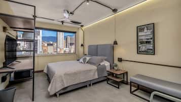 Escritorio, wifi y ropa de cama
