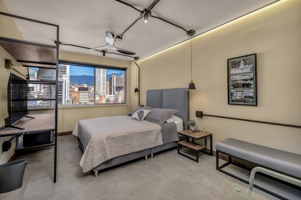 Desk, WiFi, bed sheets