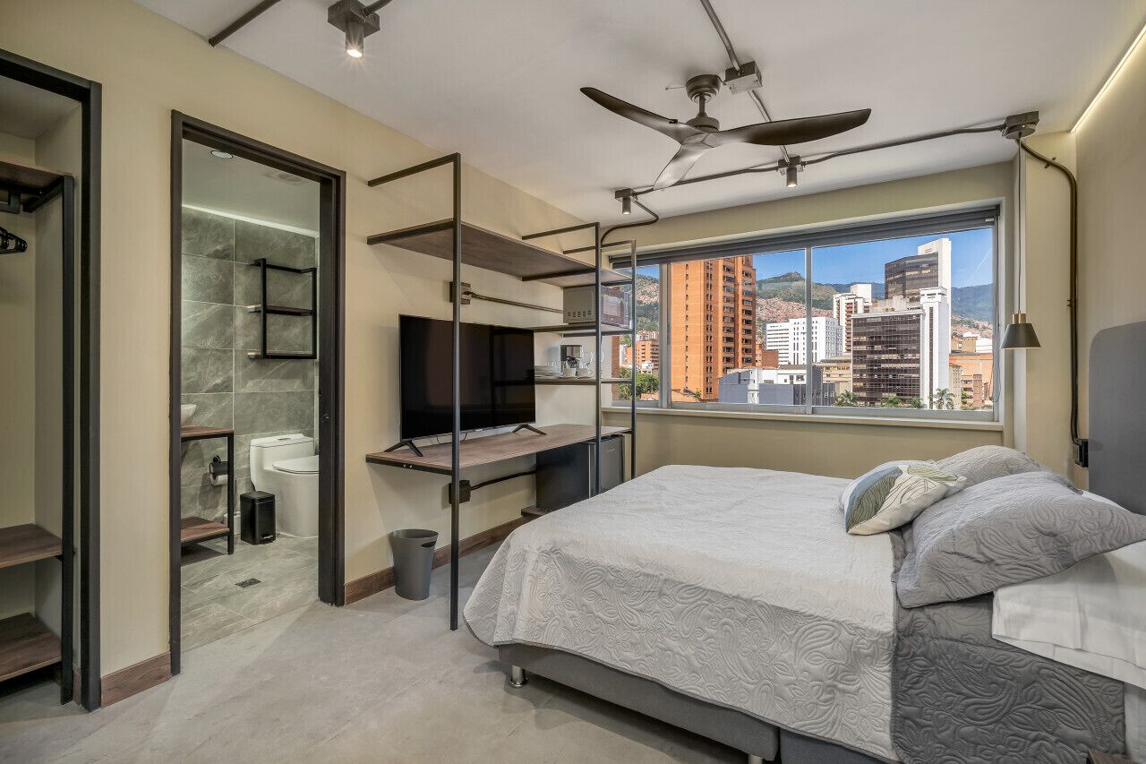 Desk, WiFi, bed sheets