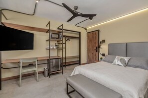 1 bedroom, desk, WiFi, bed sheets