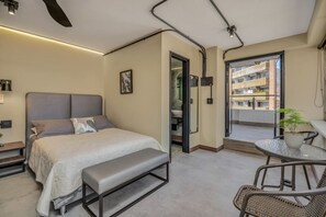 1 室のベッドルーム、デスク、WiFi、ベッドシーツ