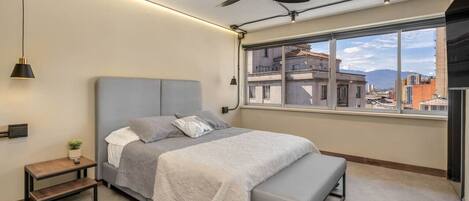 1 quarto, escrivaninha, Wi-Fi, roupa de cama