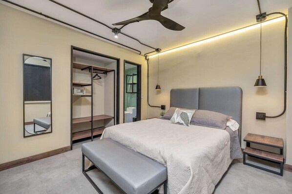 1 bedroom, desk, WiFi, bed sheets