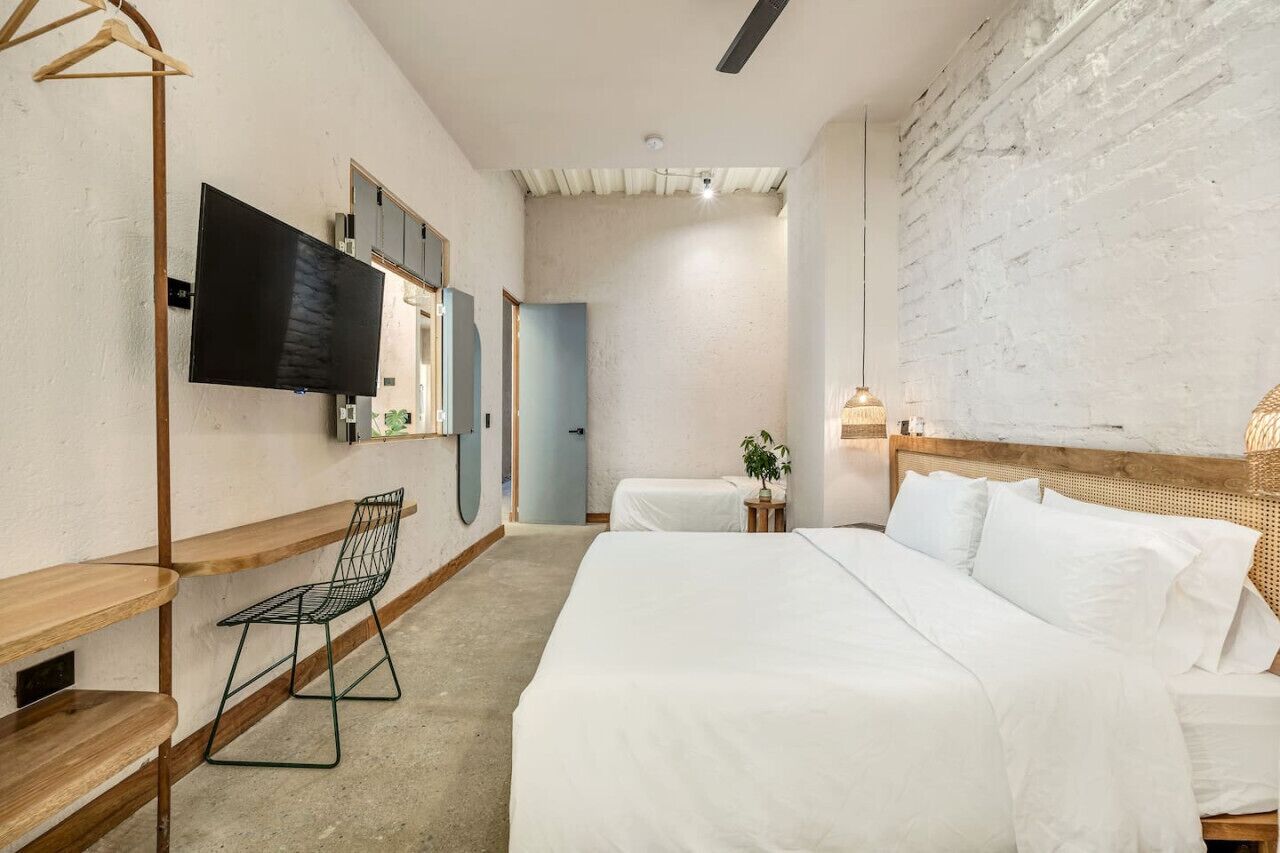 1 bedroom, desk, WiFi, bed sheets