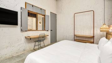 1 多间卧室、办公桌、旅行婴儿床、WiFi