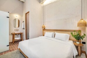 1 bedroom, desk, travel cot, WiFi