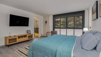 3 habitaciones, tabla de planchar con plancha y cuna de viaje