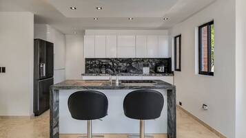 Fridge, microwave, oven, coffee/tea maker