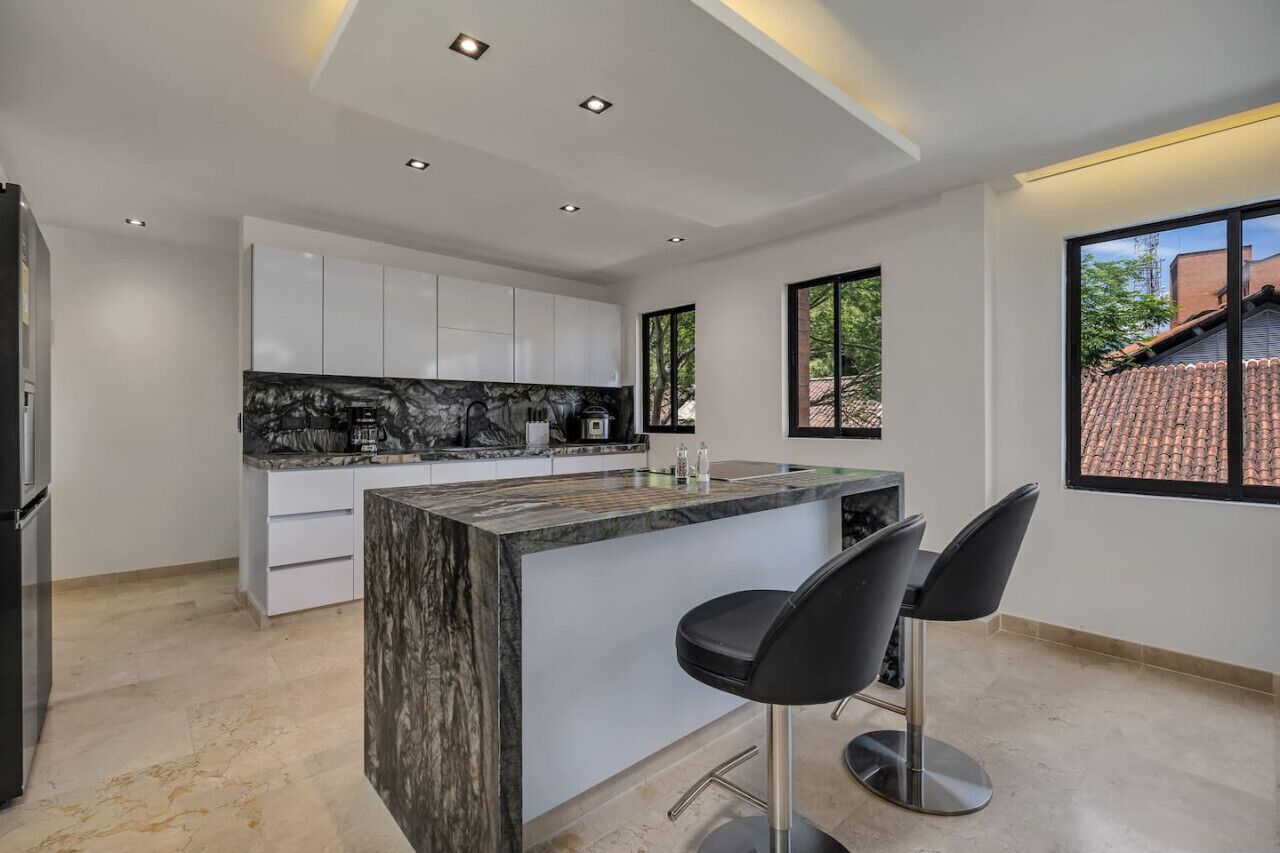 Refrigerador, microondas, horno, cafetera/tetera