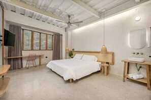 1 Schlafzimmer, Schreibtisch, Reisekinderbett, WLAN