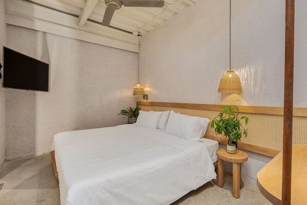 1 bedroom, desk, travel crib, WiFi