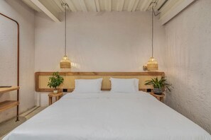 1 slaapkamer, een bureau, reisbedje, wifi