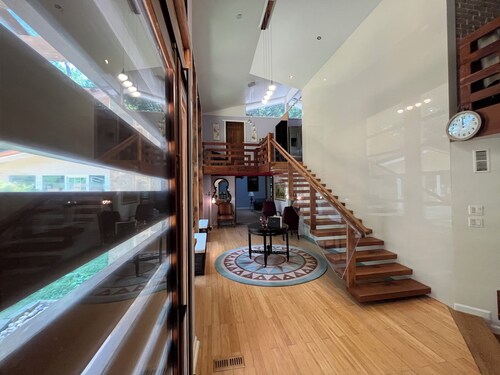 5-Bedroom 6000SF wood and glass retreat in Atlanta, surrounded by greenery.  