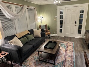 Smart TV, fireplace, video games - Hot Tub & Pets—Catch Butler Basketball & Winter Jam this week (Indianapolis)