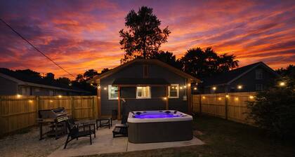 Private Hot Tub / Arcade Games /Fenced Yard + EV