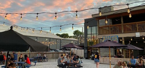 Hot Tub+Arcade / Fire Pit Retreat Near Monon Trail