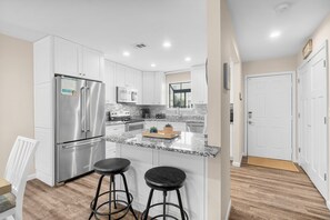 Fridge, microwave, oven, stovetop - Short walk to beach! Sparkling swimming pool! Beautifully renovated townhouse! (Miramar Beach)