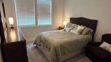 3 habitaciones, escritorio, tabla de planchar con plancha y wifi gratis