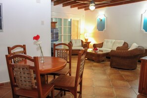 Villa | Dining